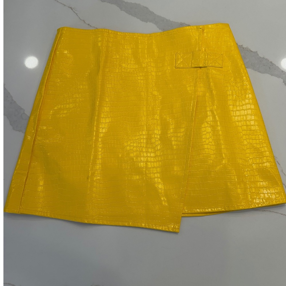 SHEIN Yellow Croc Embossed Faux Leather Wrap Mini Skirt Large 5127644